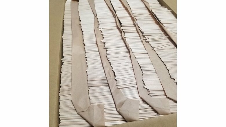 6列で1ケースとなっており、1列ずつ別の箱に入れながら検品する。