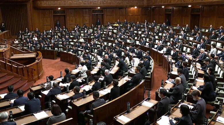 ガソリン暫定税率廃止法が成立した参院本会議（11月28日午前）