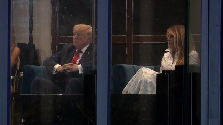 花火を観覧するトランプ大統領夫妻（ワシントン・4日）