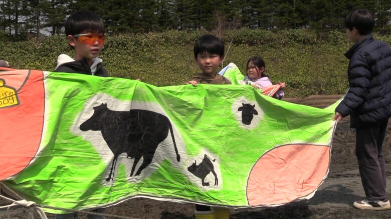 鯉のぼりならぬ「牛のぼり」