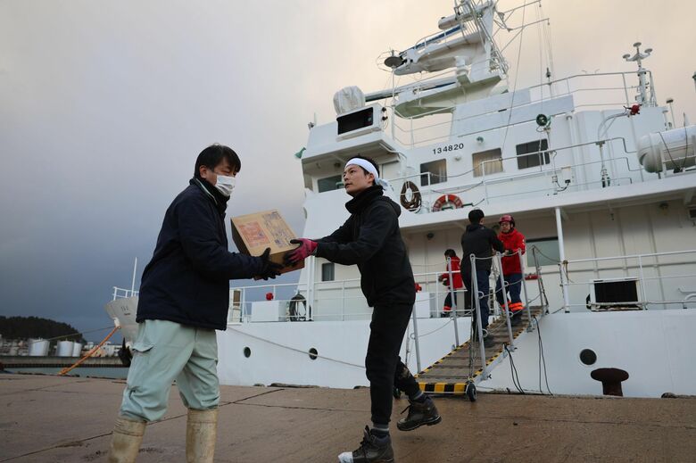 ピースウインズは海からも支援物資を運んだ