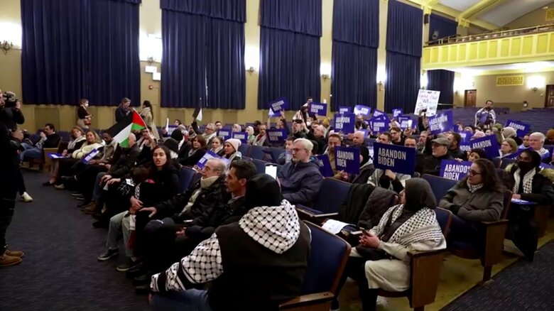 バイデン氏のミシガン州訪問を前に開かれた集会。「バイデン氏不支持」の声が聞かれた。（2024年1月）