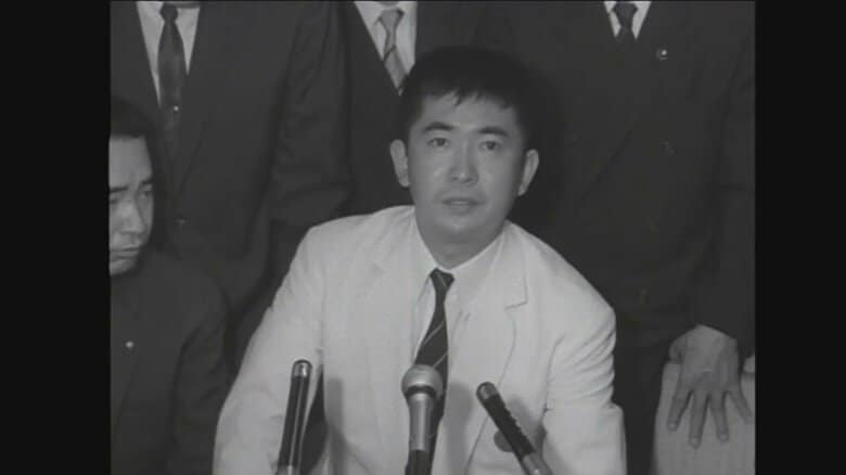 1968年参議院選挙で初当選し、会見する石原氏