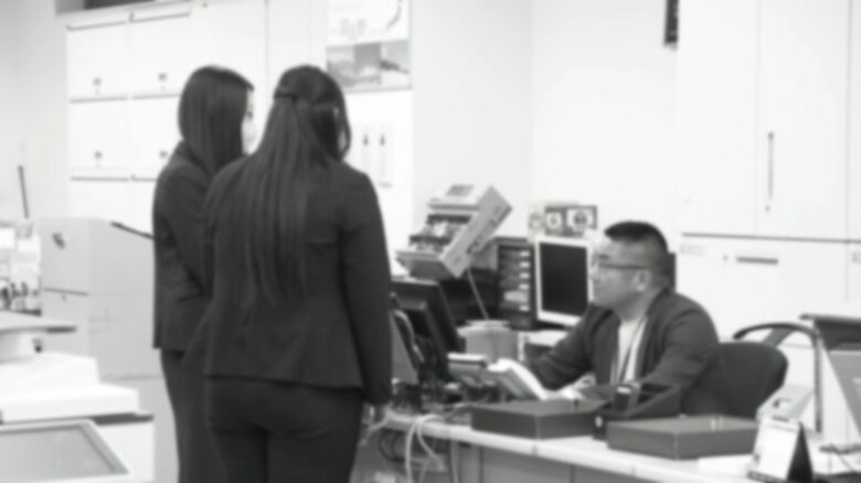 副支店長が警察に通報