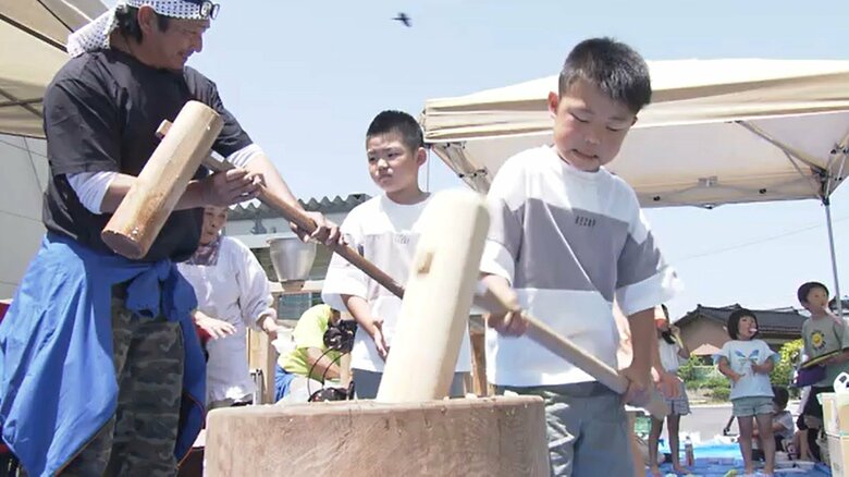 大人も子供も餅つきを楽しんだ