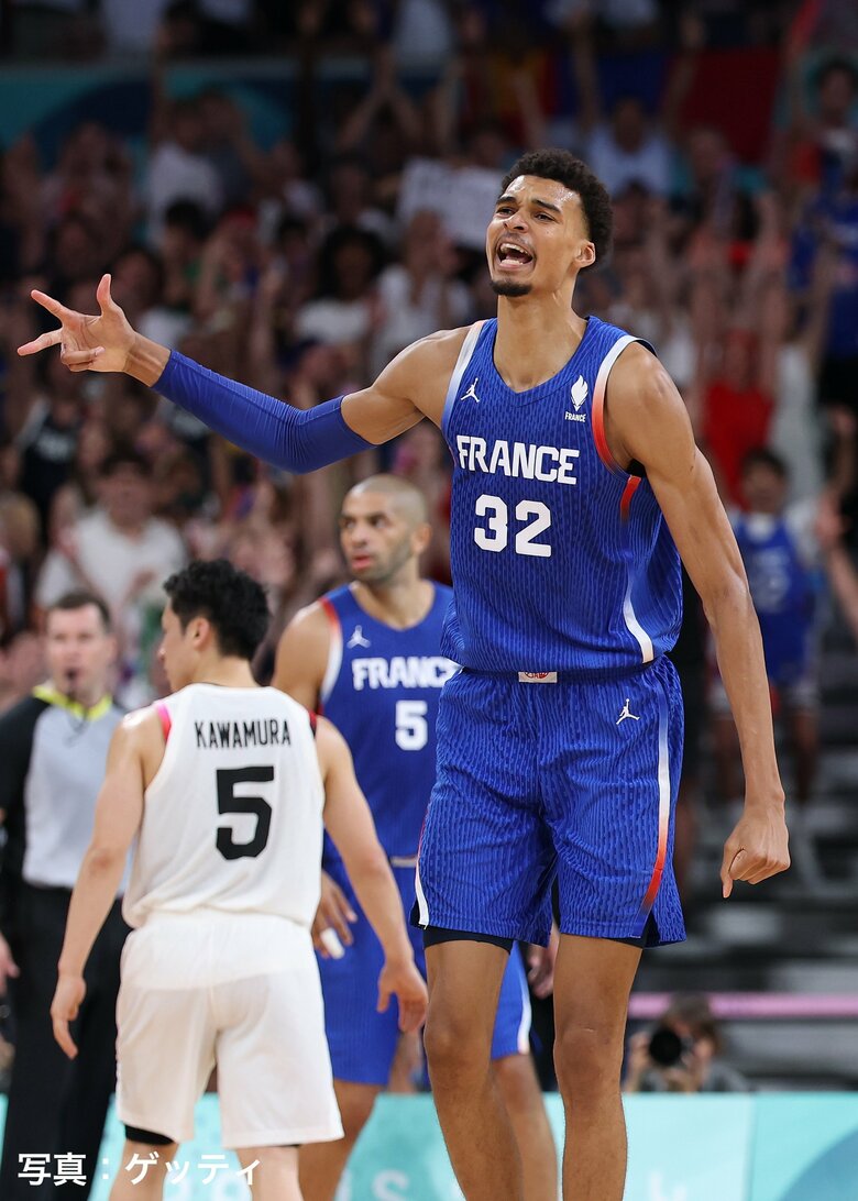 日本ーフランス戦でのビクター・ウェンバンヤマ（30日、ピエール・モロワ競技場）