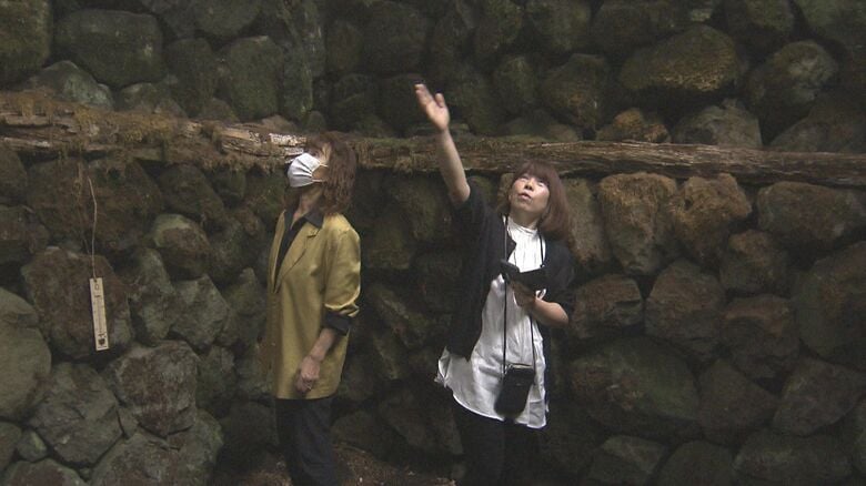 左・宮本悦子さん　右・黒岩説子さん（長野市七二会の大平風穴）