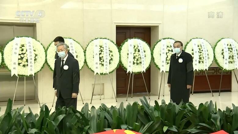 江沢民元主席の葬儀に出席していた胡前主席（左）（2022年12月）