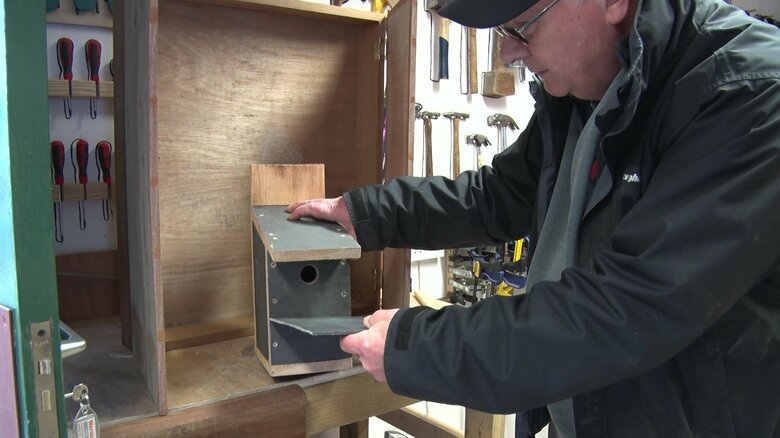 廃材などを使って様々なものを作り、地域の公園や近隣の小学校などへ作った物を提供している