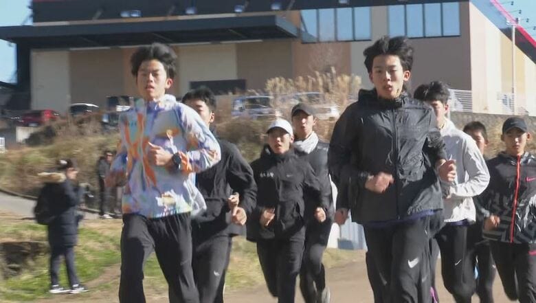 先頭の右　浜口大和選手