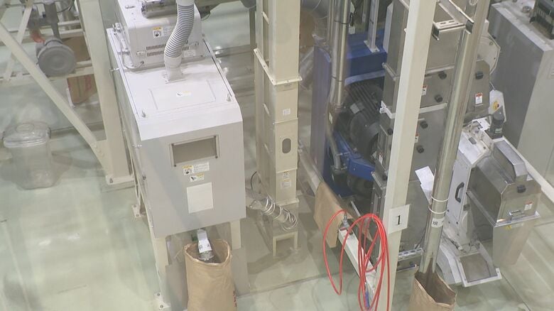 備蓄米の精米・袋詰め作業