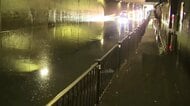 新千歳空港のアンダーパスが冠水、引き返す車も…快速エアポートなど運休相次ぐ…北海道で局地的大雨_札幌市には運用後初のレベル4「大雨危険警報」老人ホームでは「道路と川が同じくらいの高さに」