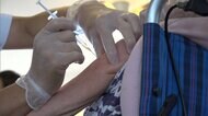 飲食店に“アポなし”見回り隊 高齢者にワクチン 「孫に会いたい」期待と不安と