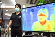黒髪だと“発熱状態”と判定!? 炎天下からの「サーモ検温」は要注意…業者に対策を聞いた