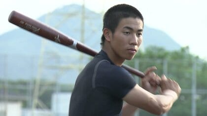 プロ野球ドラフトで県勢2人が指名　広島に岸本選手（長崎商）、阪神に山崎選手（九州文化）が共に育成枠で