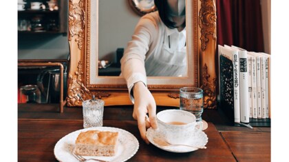 「まるで物語の世界」額縁の中から提供する喫茶店…設置のきっかけを聞いてみた