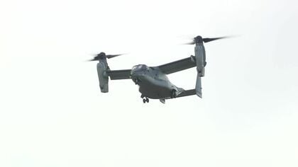 札幌市街地上空を 陸上自衛隊輸送機“オスプレイVー22” 丘珠駐屯地に初飛来 「オスプレイいらない」市民団体が抗議