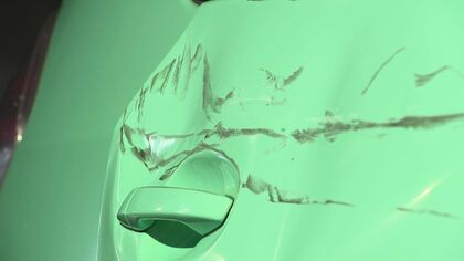 【ツメあとくっきり】クマが“タクシーと衝突”窓ガラス割れサイドミラーも外れ『叫び声』車内に響く―周辺の畑にも足跡が一直線に「いよいよ町中に来たんだな」住民から不安の声＿『目撃相次ぐ』〈北海道千歳市〉