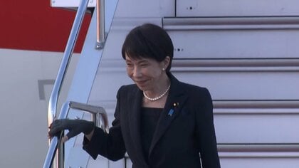 高市首相 首脳会談終え帰国　機内から出てきた時はやや疲れた表情　25日に国会で訪米報告