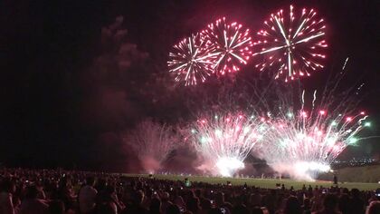【室蘭満天花火】国内最大級“3万5千発”の花火が夜空彩る 鉄鋼業の衰退とともに約50年で人口が半減した室蘭市 人口減少の街に新たな名物を＿イベントにかける関係者の想い