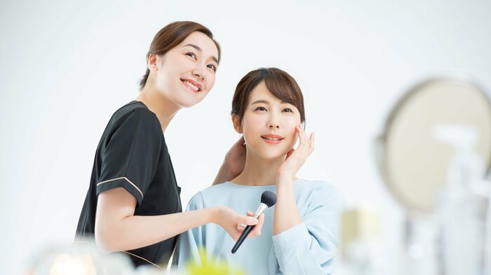 新しいメイク用品を買うと気分も上がる(イメージ)