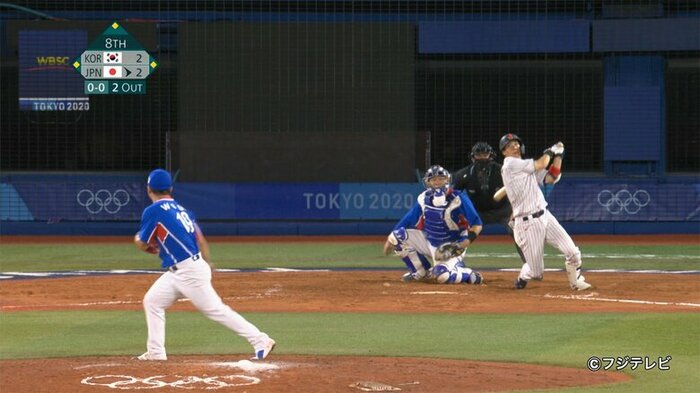 準決勝で韓国と対戦した野球の侍ジャパン。同点の8回、2アウト満塁のチャンスで山田哲人選手が左中間に勝ち越しタイムリー
