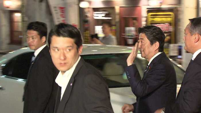 「向日葵会」に出席した安倍首相は意気揚々