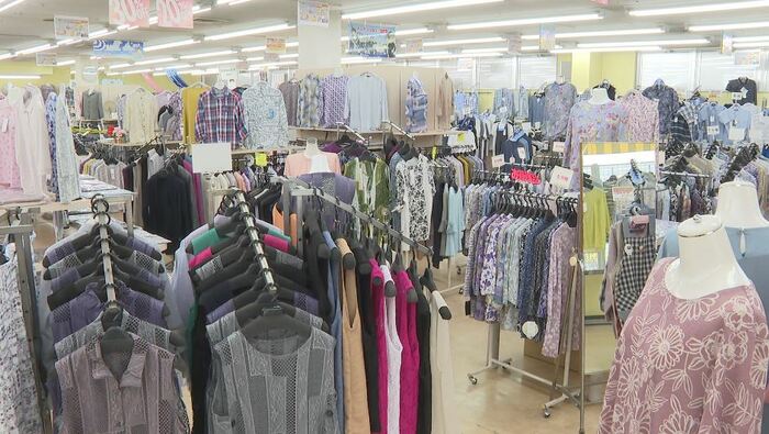 店内にはシニア向けの商品が数多く並ぶ