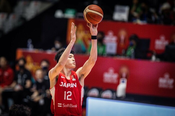 苦しい時間帯に躍動した渡邊雄太選手(C)FIBA