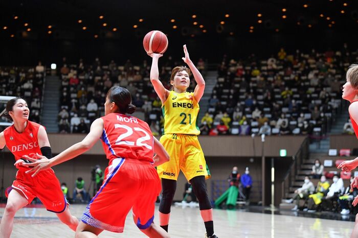 前半ラストでシュートを決めた高田静選手