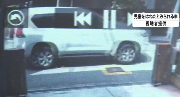 児童をはねたとみられる車 ※視聴者提供