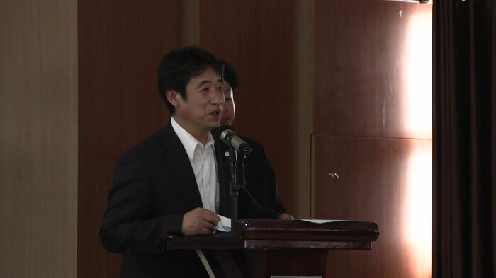 介護について説明する富塚稔さん