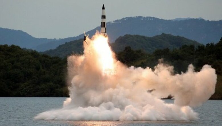 日米韓の迎撃困難に…ダム湖水中から前代未聞のミサイル発射、変則軌道ミサイル連射…北朝鮮は何を目指すのか？｜FNNプライムオンライン