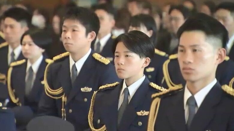 福岡県警察学校で卒業式　新人警察官が現場の最前線へ「県民の安全安心のために働きたい」　去年4月に採用された66人｜FNNプライムオンライン