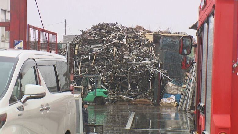 「白煙と炎が見える」富山市婦中町の会社敷地の廃材が燃える火事　廃材の中には工業用のモーターなど｜FNNプライムオンライン