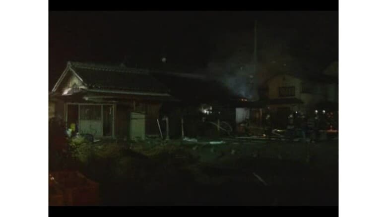 「1階から煙が出ている」未明の松山市で火事 住宅1棟焼損も住人は避難して無事【愛媛】｜FNNプライムオンライン