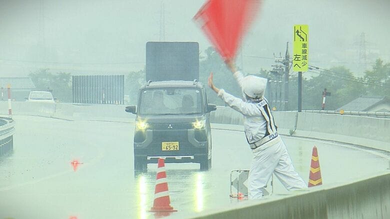 逆走車に並走「停まって」　自動車専用道路で全国初の対応訓練　110番から追跡、停止までの手順を確認　福井県警と国交省が連携｜FNNプライムオンライン
