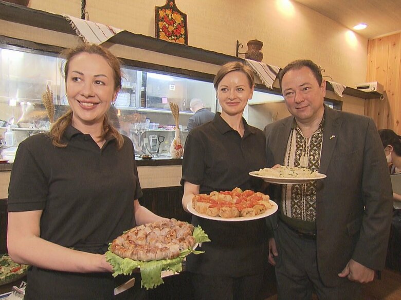 日本に避難した人達の働く場所を…愛知県初の「ウクライナ料理店」がオープン 従業員15人中9人が避難者｜FNNプライムオンライン