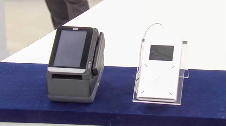 クレジットカードや電子マネーでは小売店側が初期投資を負担…
