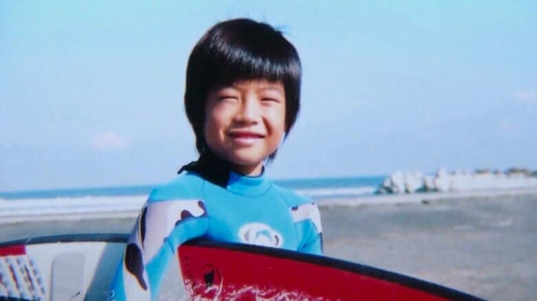 玲王少年は5歳でサーフィンを始めた