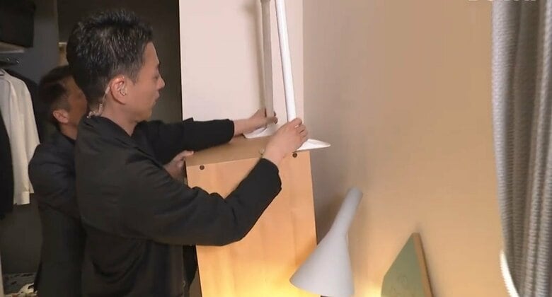 突っ張り棒は家具の奥側に設置