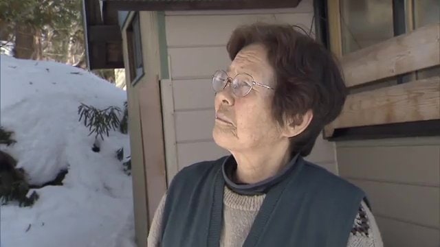 自宅の裏は山　１ｍ以上積もった雪が崩れてこないか心配する星さん