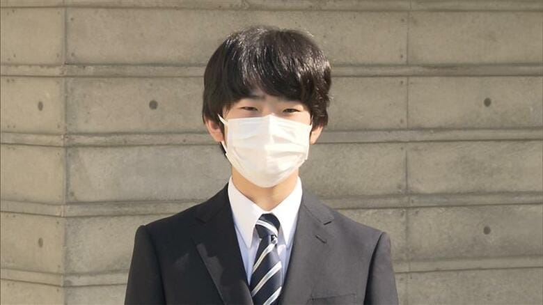 スーツ姿で入学式に臨まれた悠仁さま