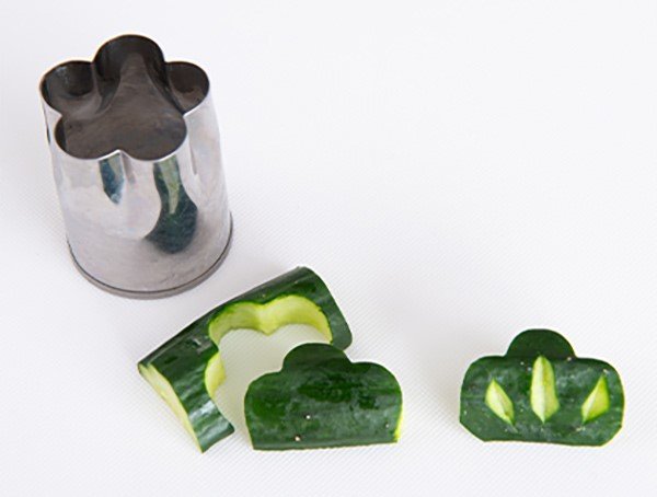 「キュウリの松」の作り方（提供：紀文食品）