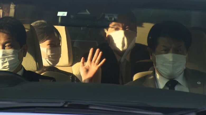 両陛下、愛子さまを乗せた車が、皇居に到着した（午後5時半前 皇居）