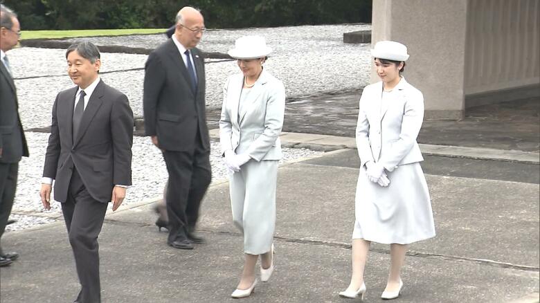 国立沖縄戦没者墓苑で拝礼を終えられた天皇ご一家