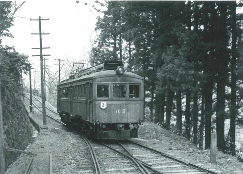1954年撮影　宮ノ下駅構内を走る109号　提供：箱根登山鉄道