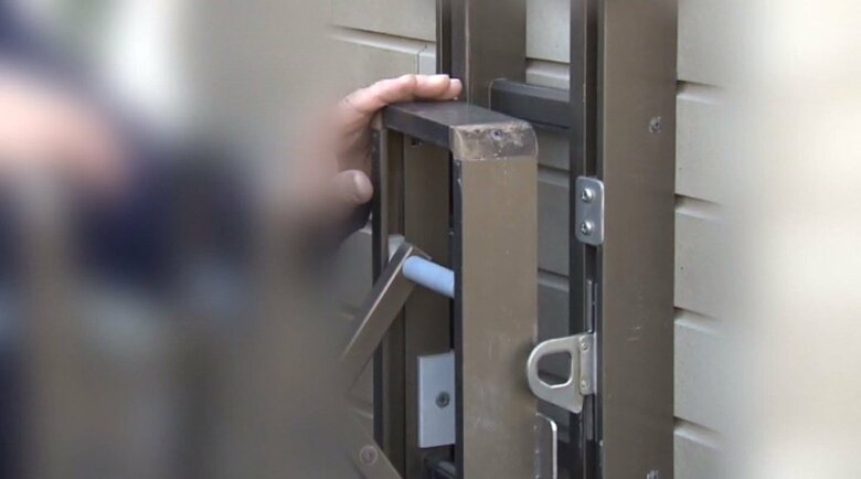 何でこんなところに石が…