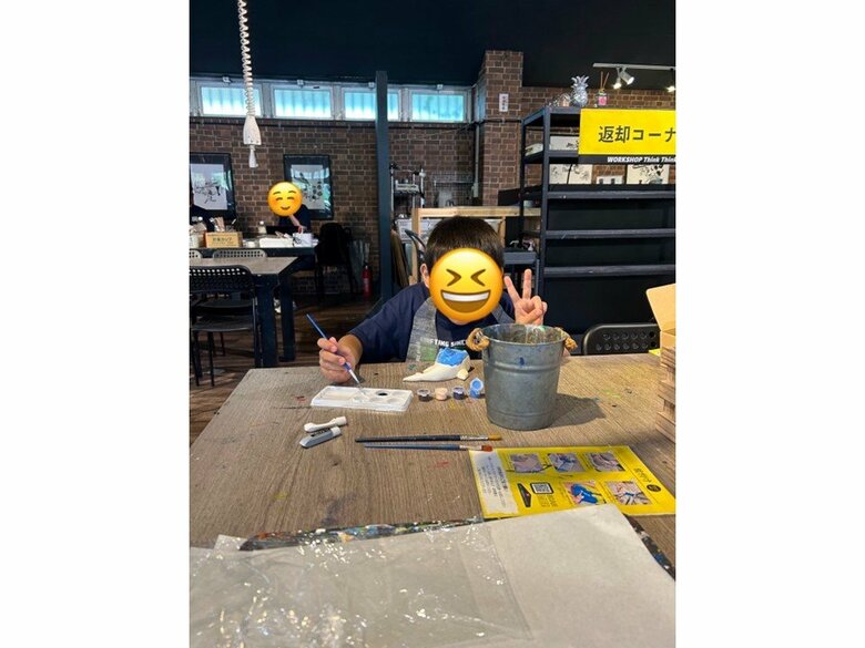 絵付け体験中の息子さん