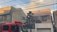 当時つけて寝ていたストーブが出火原因か…集合住宅の一室で火事 住人の73歳男性が気道熱傷のケガ